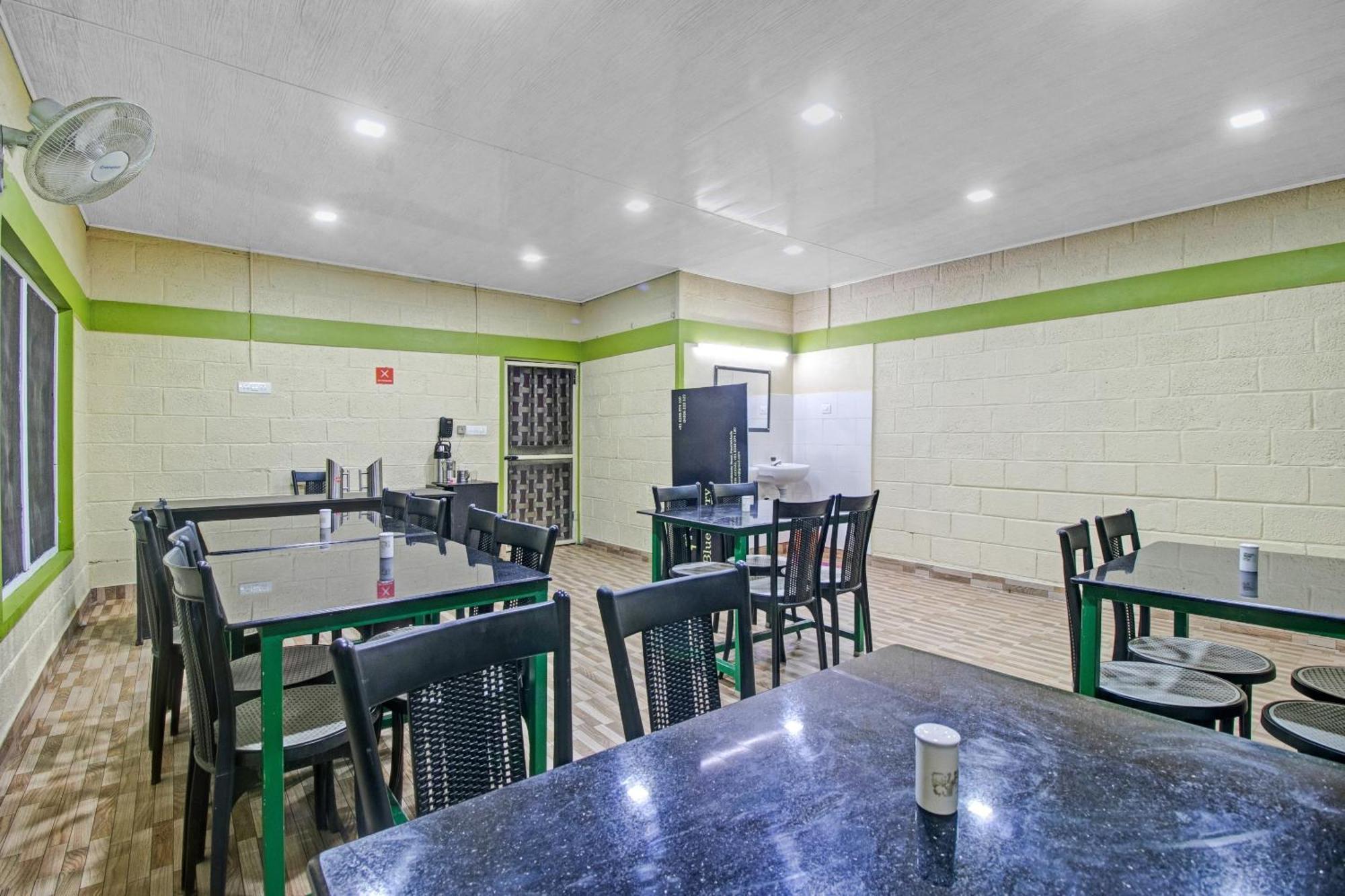 Super Capital O Pop Tavern Kazhakkottam Vettutura Exterior photo