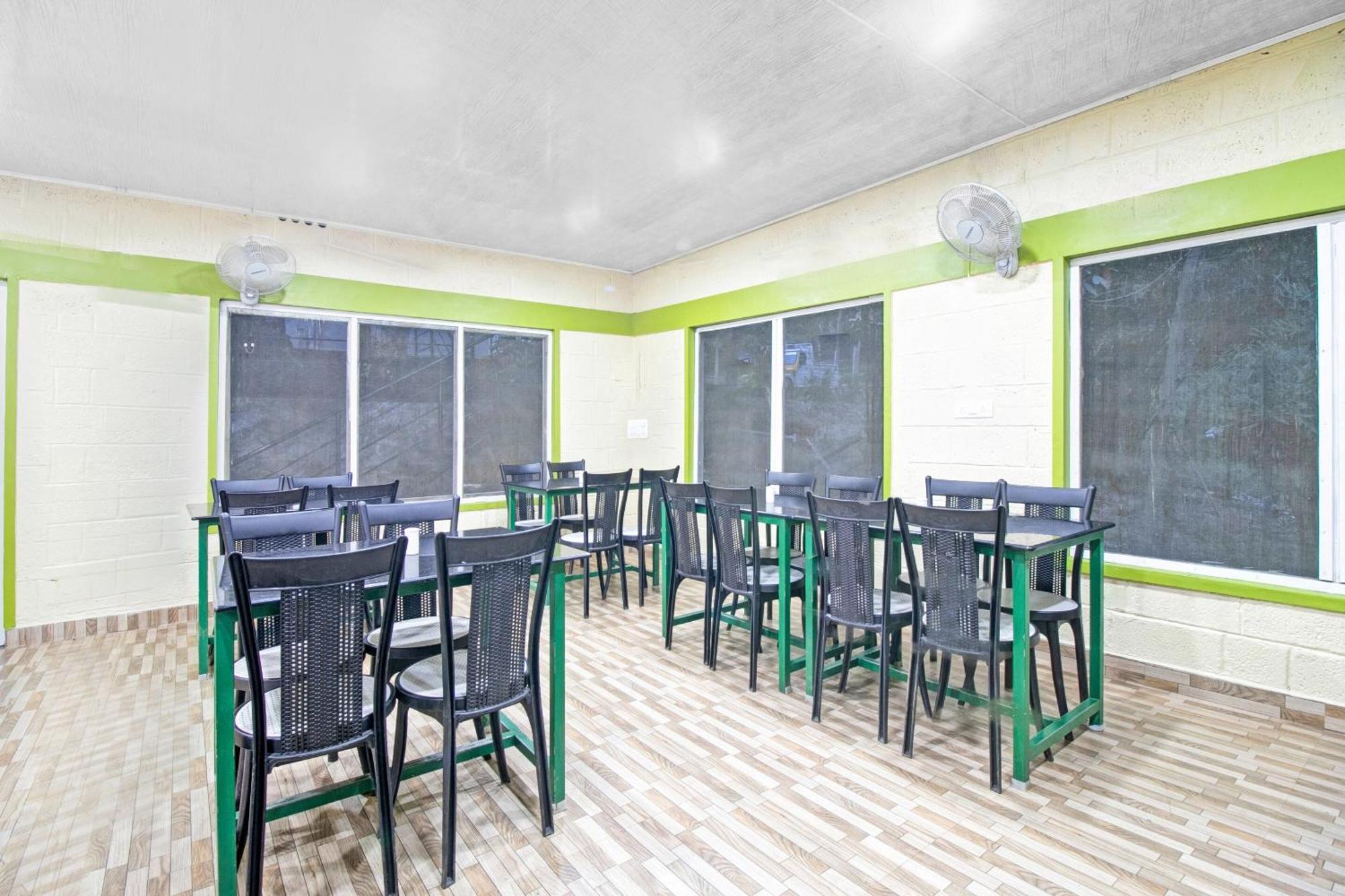 Super Capital O Pop Tavern Kazhakkottam Vettutura Exterior photo